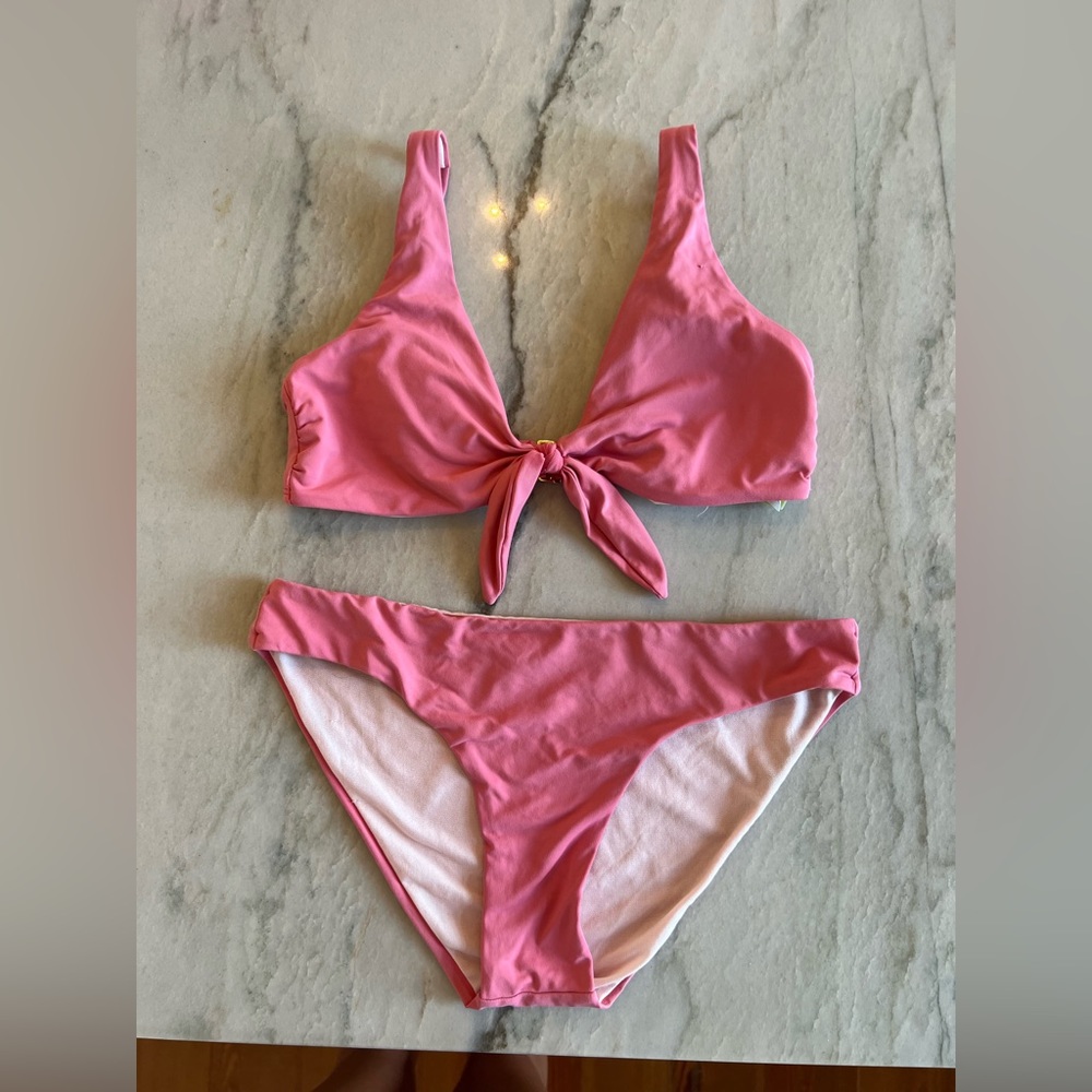 Gianni Bini swimsuit set! Top and bottom are size small!